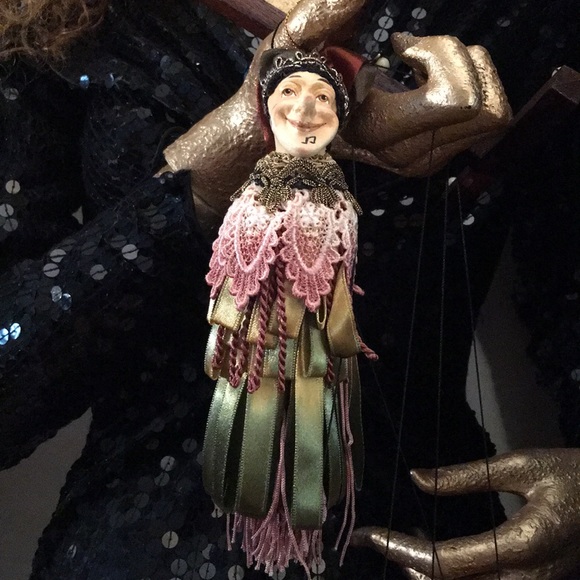 Katherines collection Christmas ornament - Picture 2 of 4